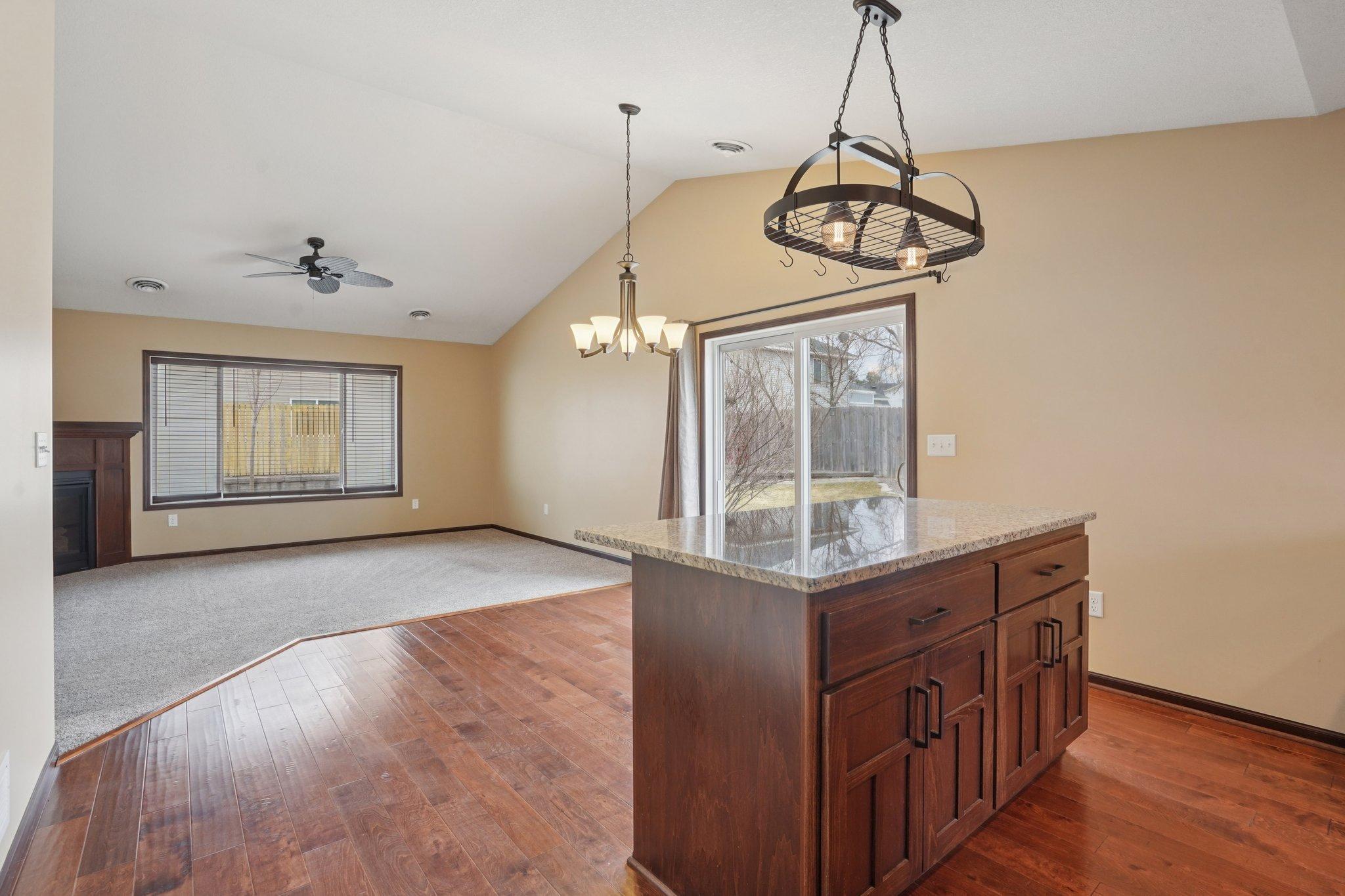 13-web-or-mls-244th Ave-S0204-013.jpg