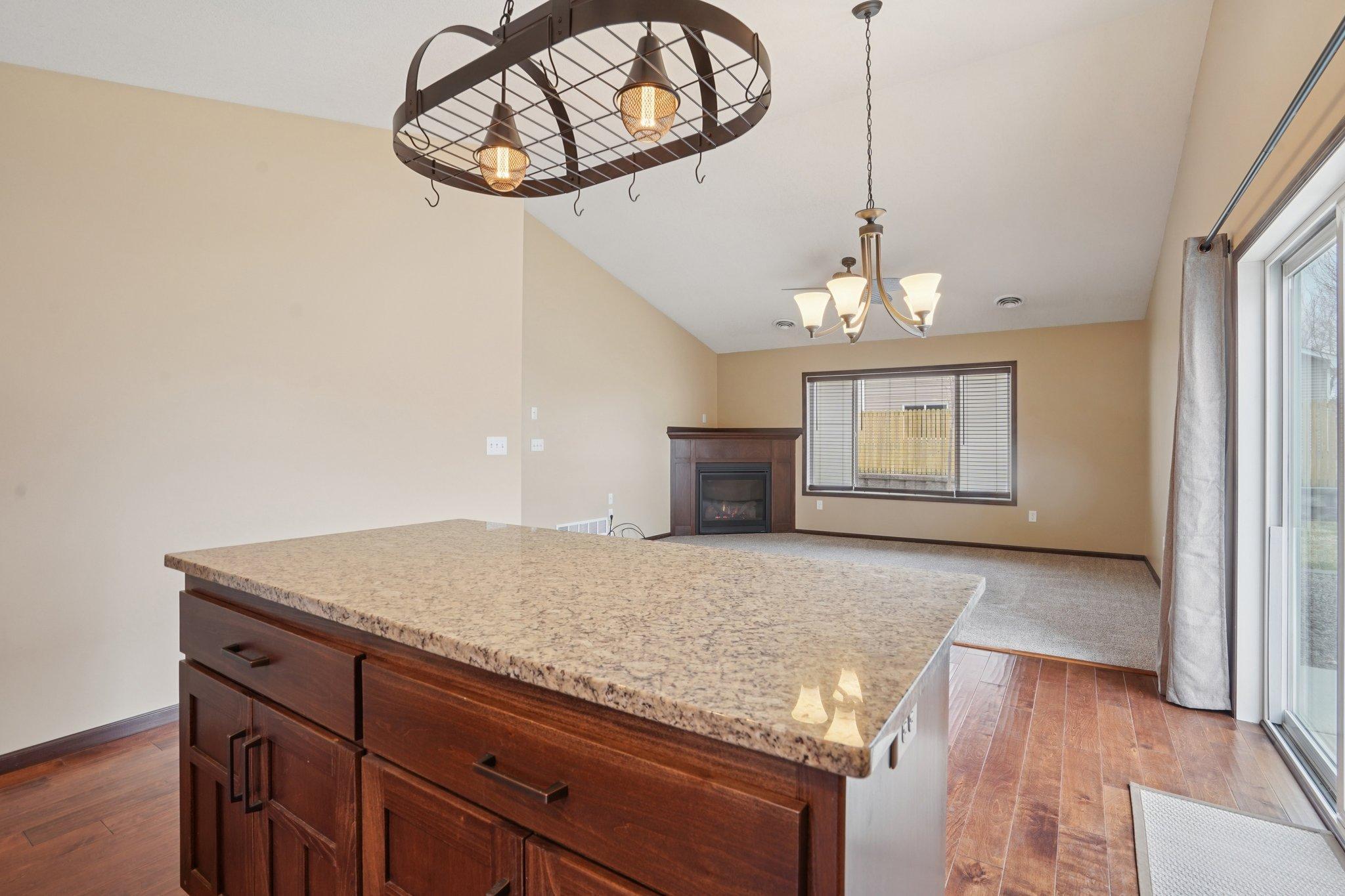 14-web-or-mls-244th Ave-S0204-014.jpg