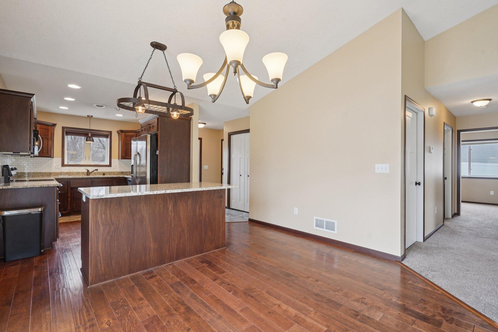 11-web-or-mls-244th Ave-S0204-011.jpg