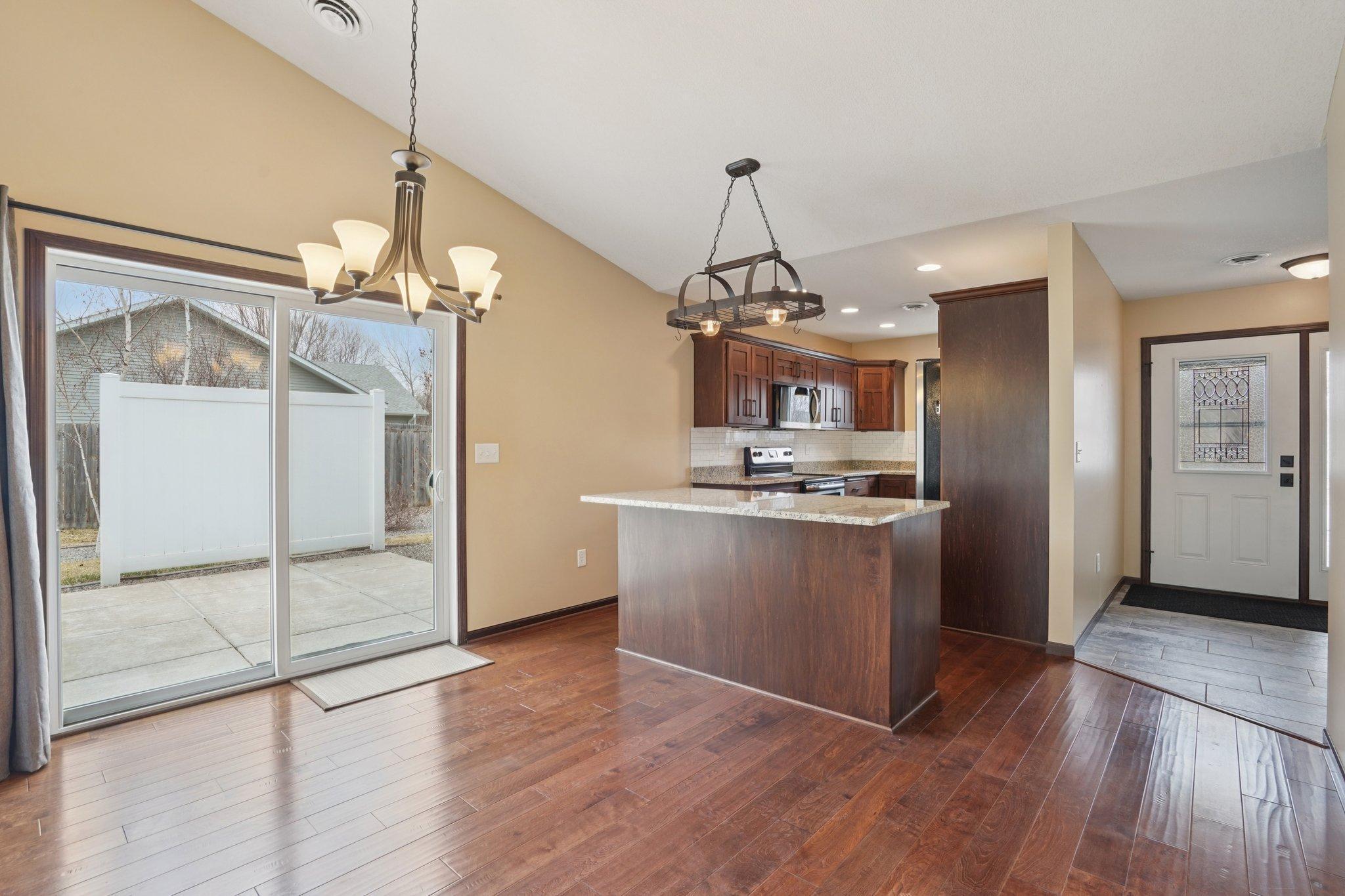 12-web-or-mls-244th Ave-S0204-012.jpg