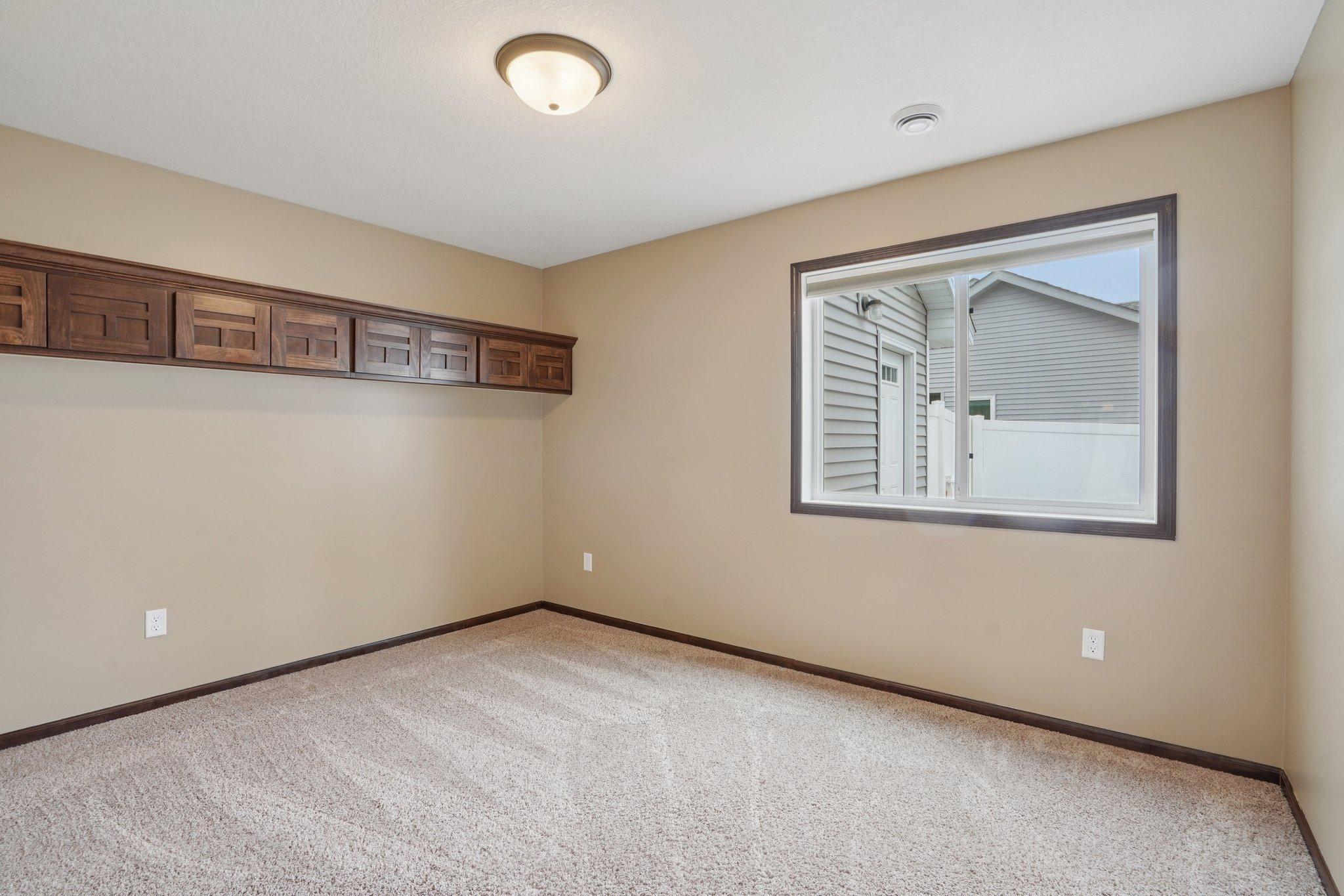 21-web-or-mls-244th Ave-S0204-021.jpg