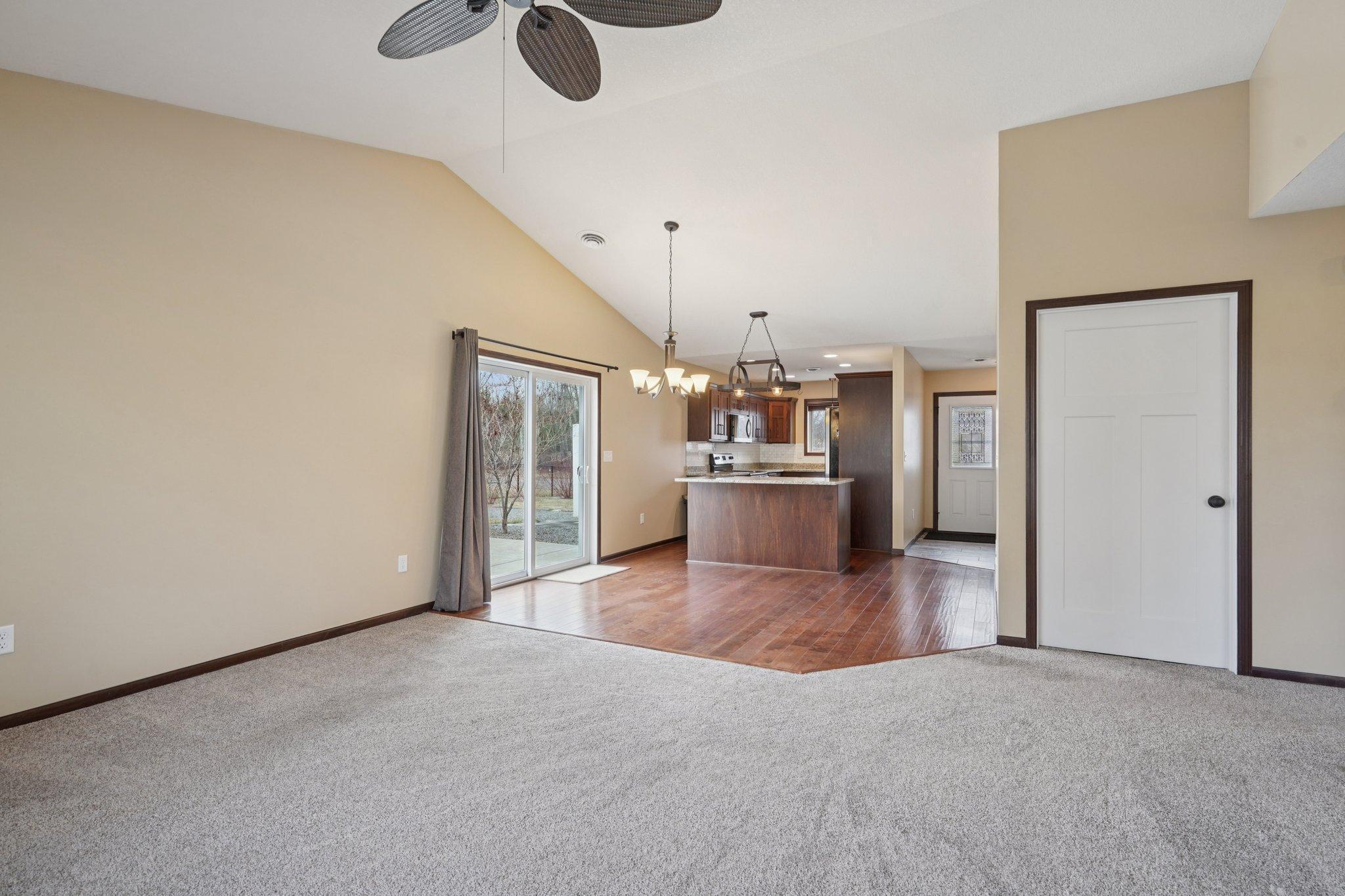 10-web-or-mls-244th Ave-S0204-010.jpg