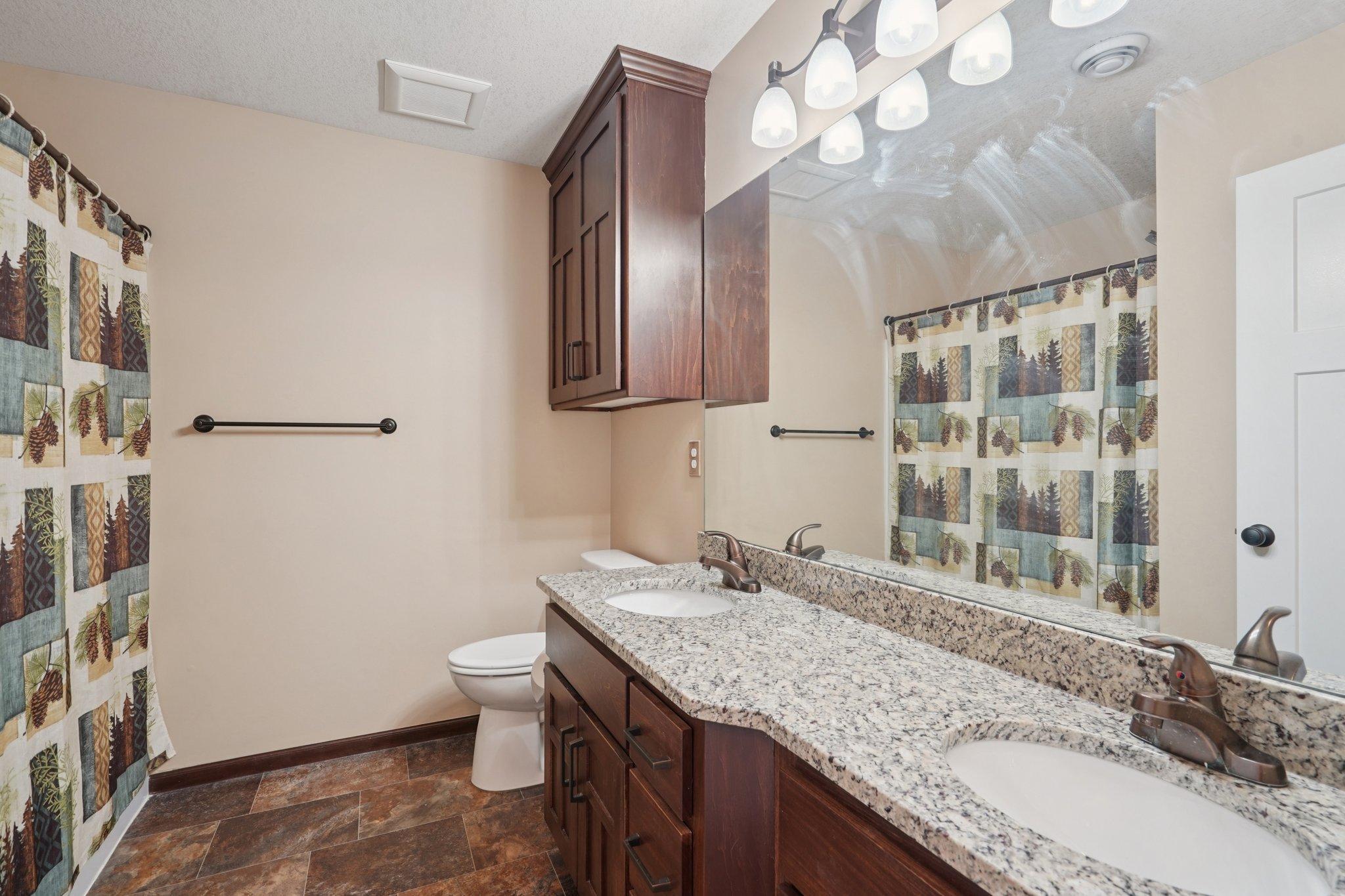 20-web-or-mls-244th Ave-S0204-020.jpg