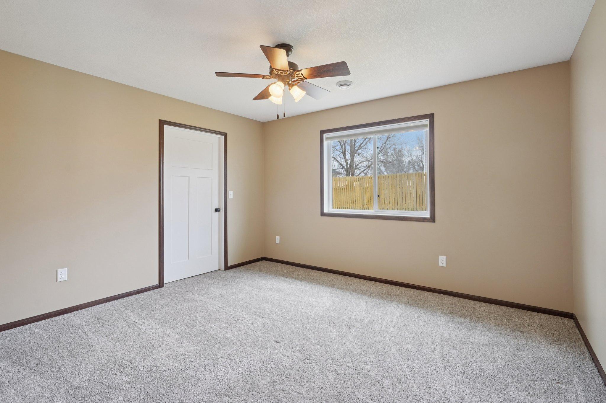 25-web-or-mls-244th Ave-S0204-025.jpg