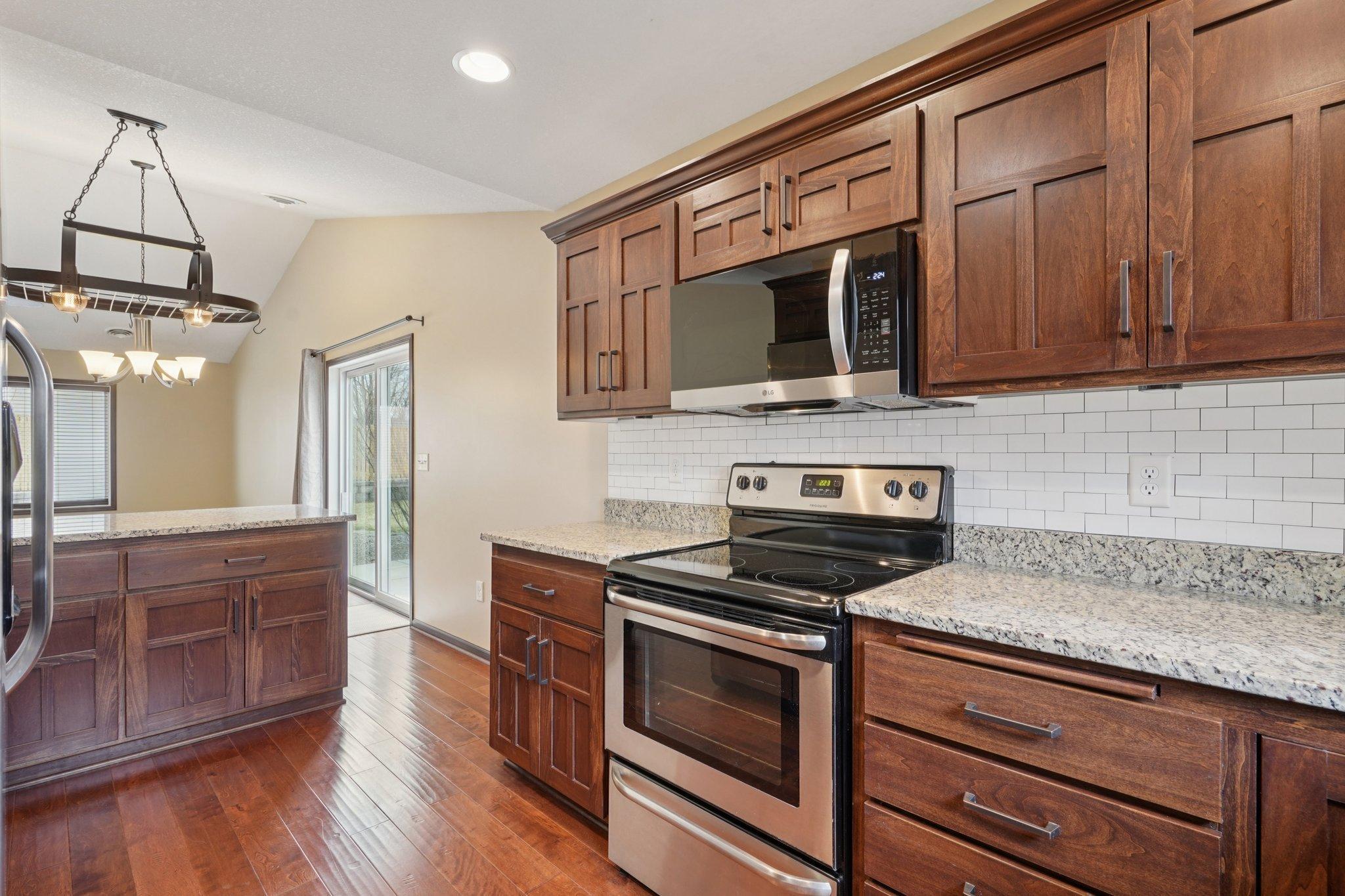 18-web-or-mls-244th Ave-S0204-018.jpg