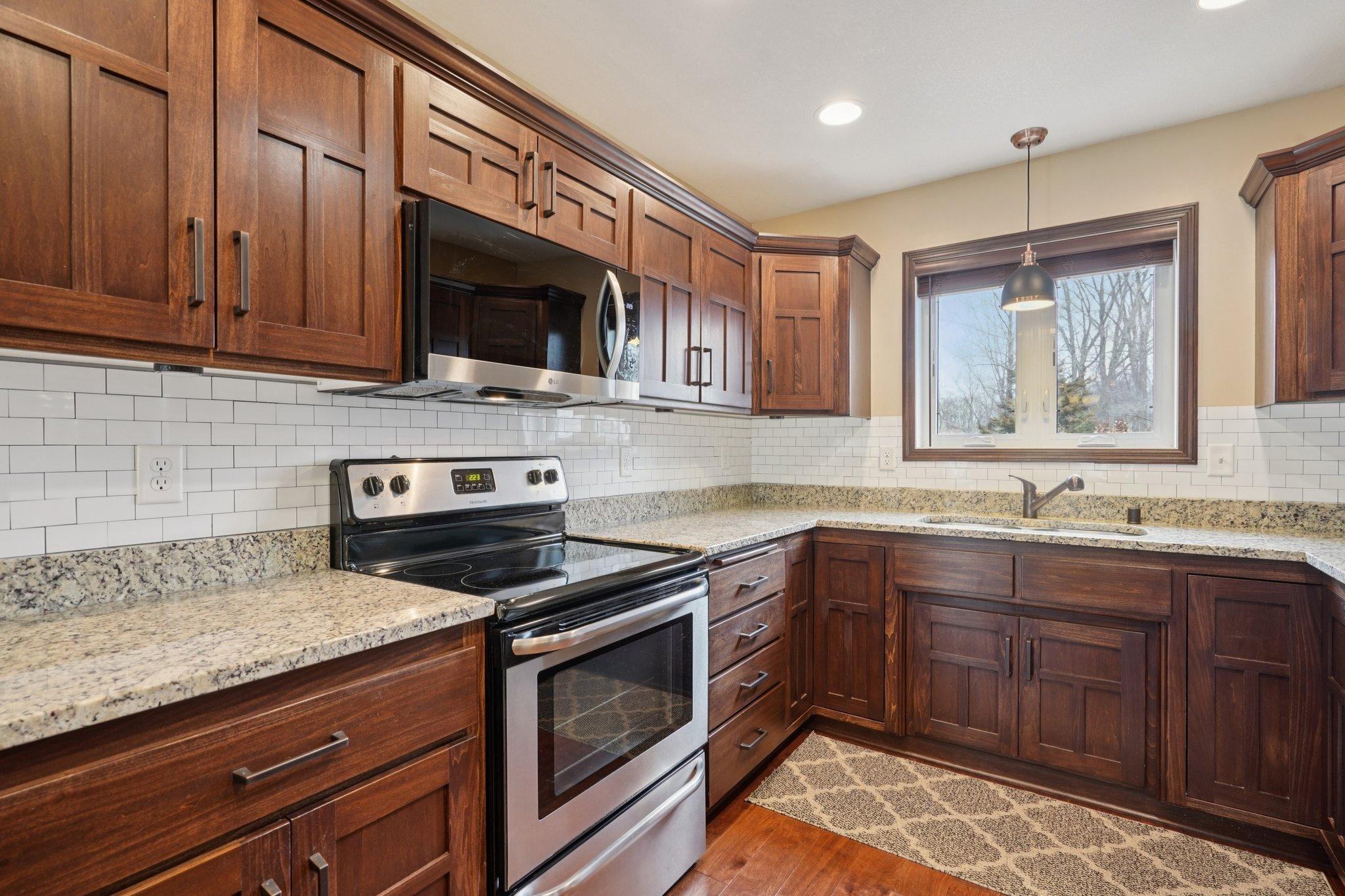 16-web-or-mls-244th Ave-S0204-016.jpg