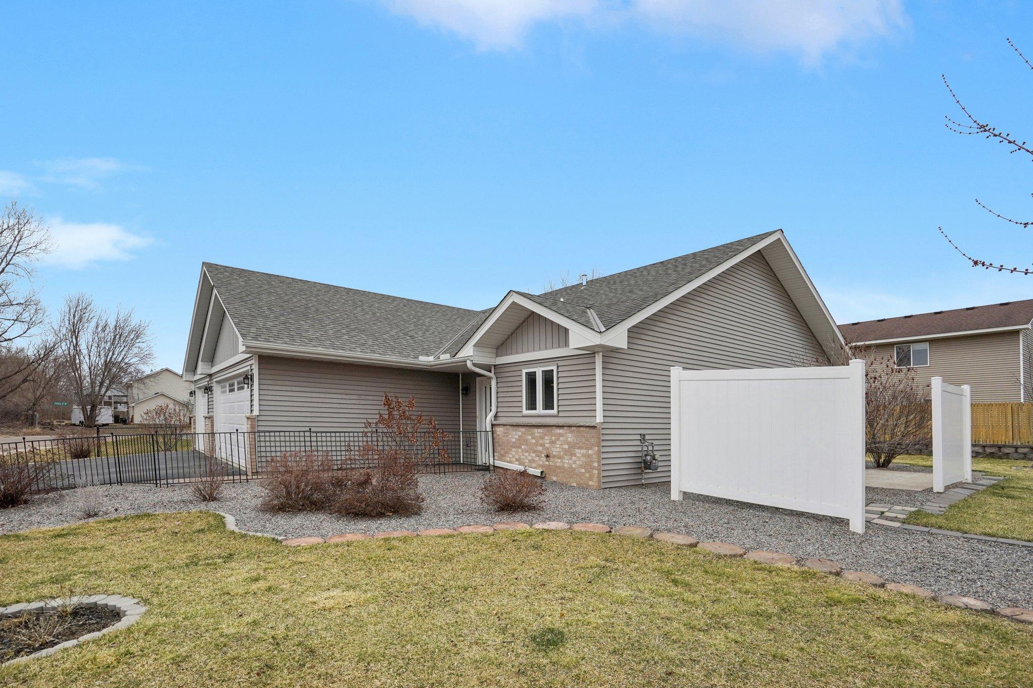 3-web-or-mls-244th Ave-S0204-003.jpg