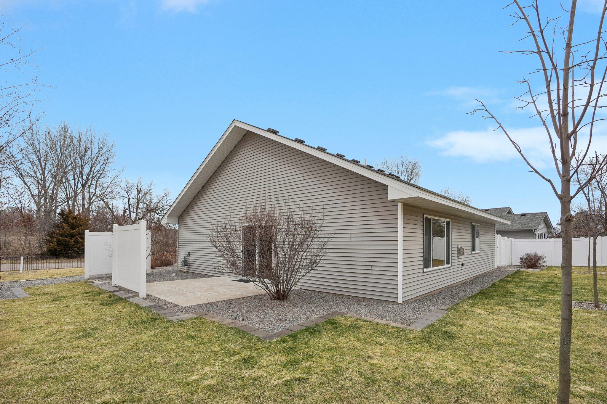 30-web-or-mls-244th Ave-S0204-030.jpg