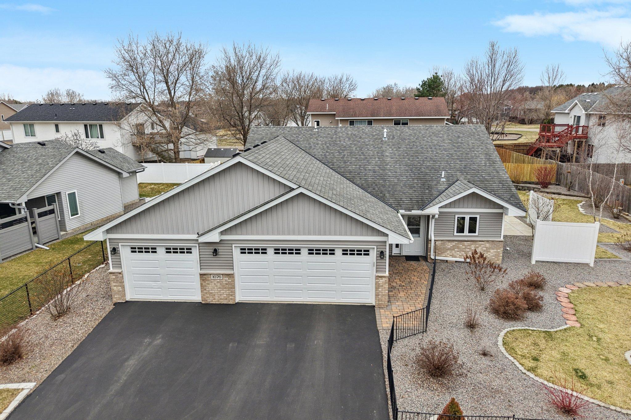 33-web-or-mls-244th Ave-S0204-033.jpg