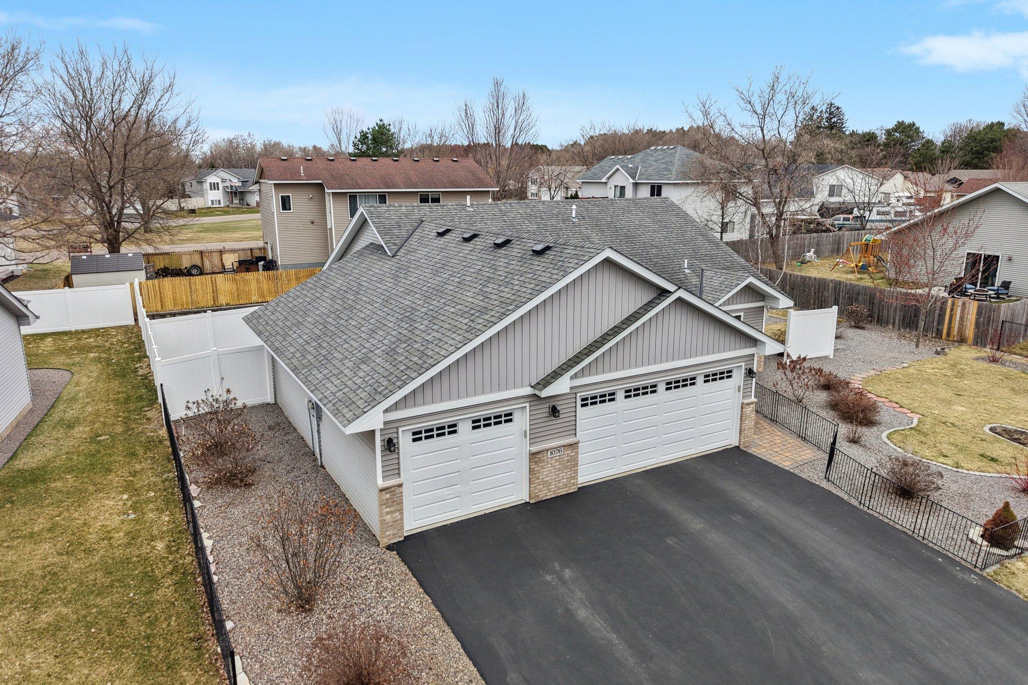 34-web-or-mls-244th Ave-S0204-034.jpg