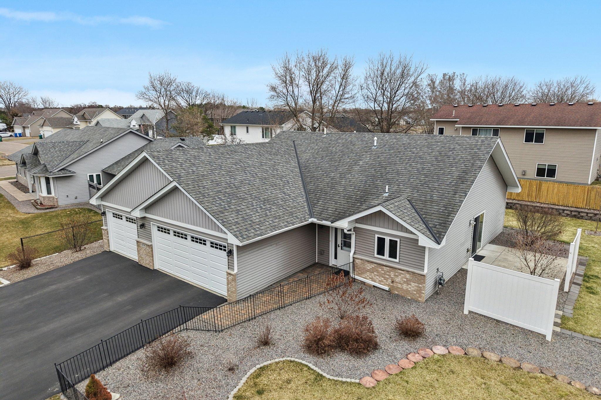 36-web-or-mls-244th Ave-S0204-036.jpg