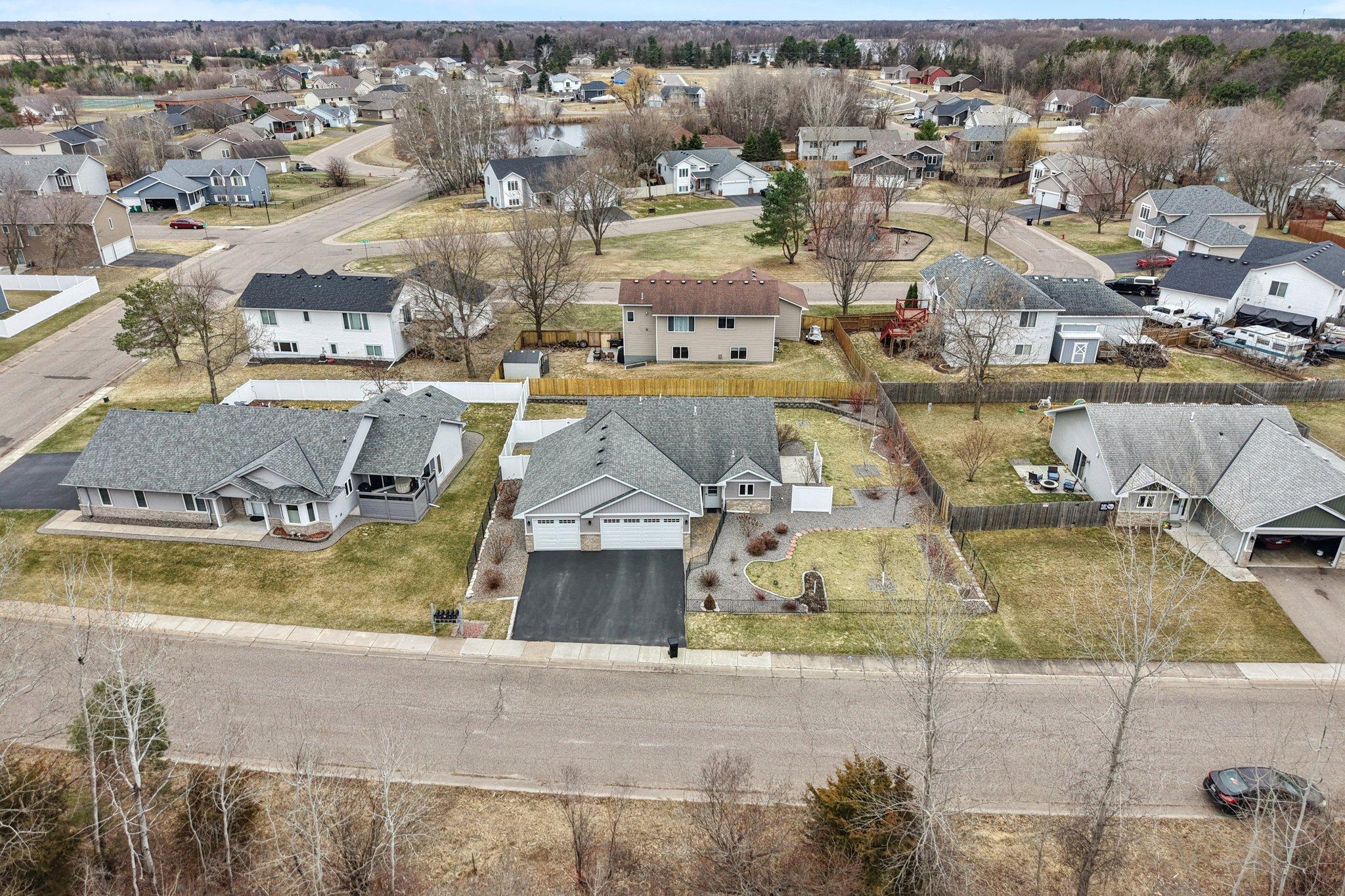 40-web-or-mls-244th Ave-S0204-040.jpg