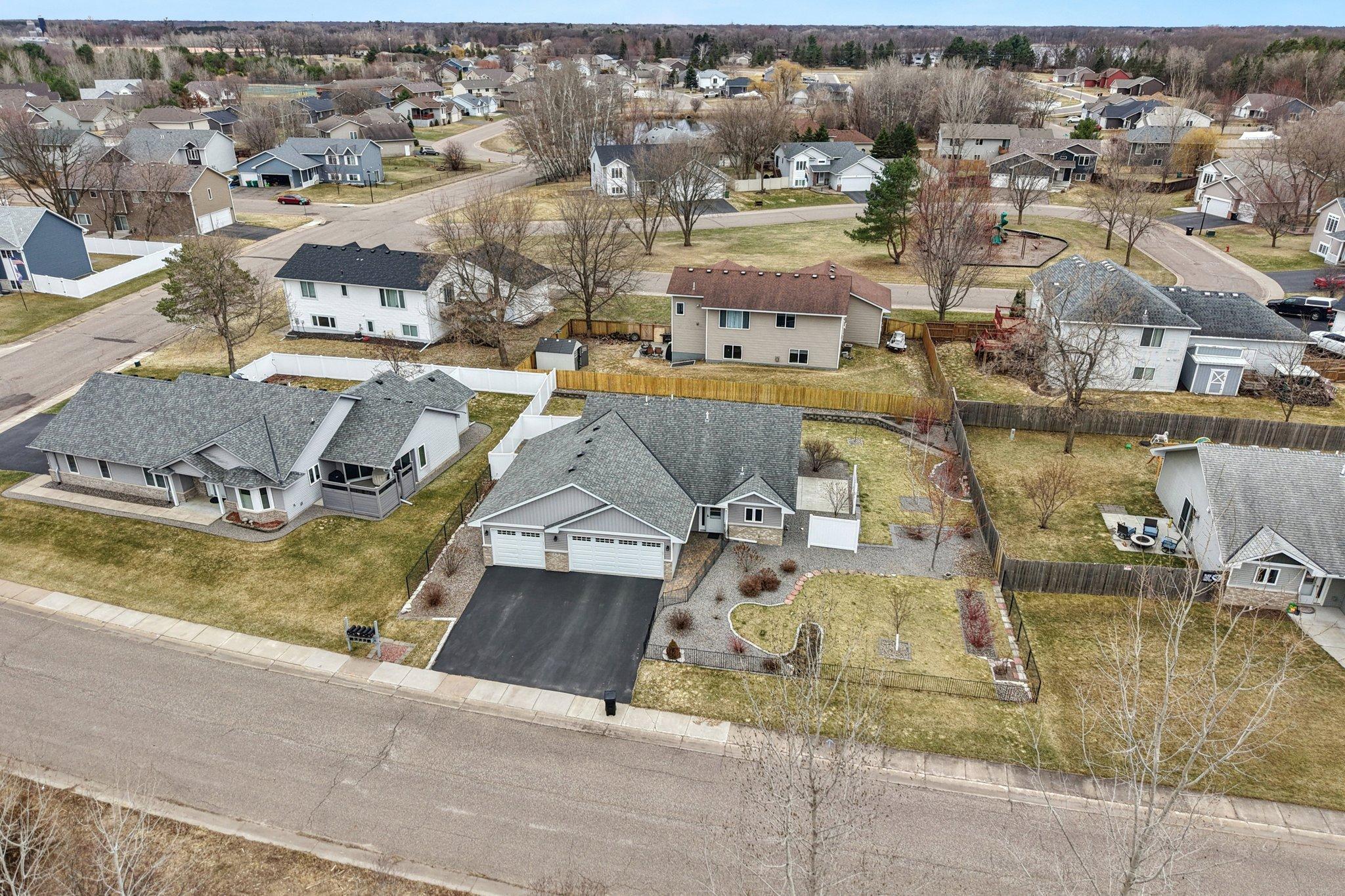 39-web-or-mls-244th Ave-S0204-039.jpg