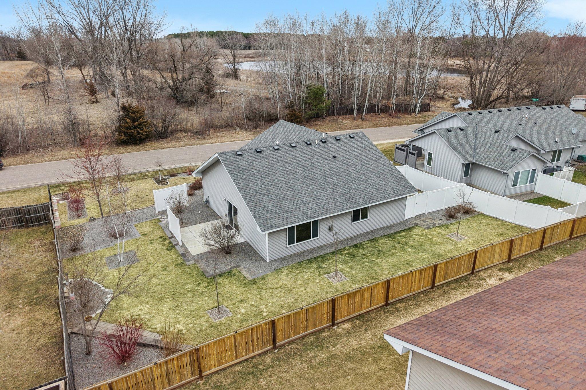 48-web-or-mls-244th Ave-S0204-048.jpg