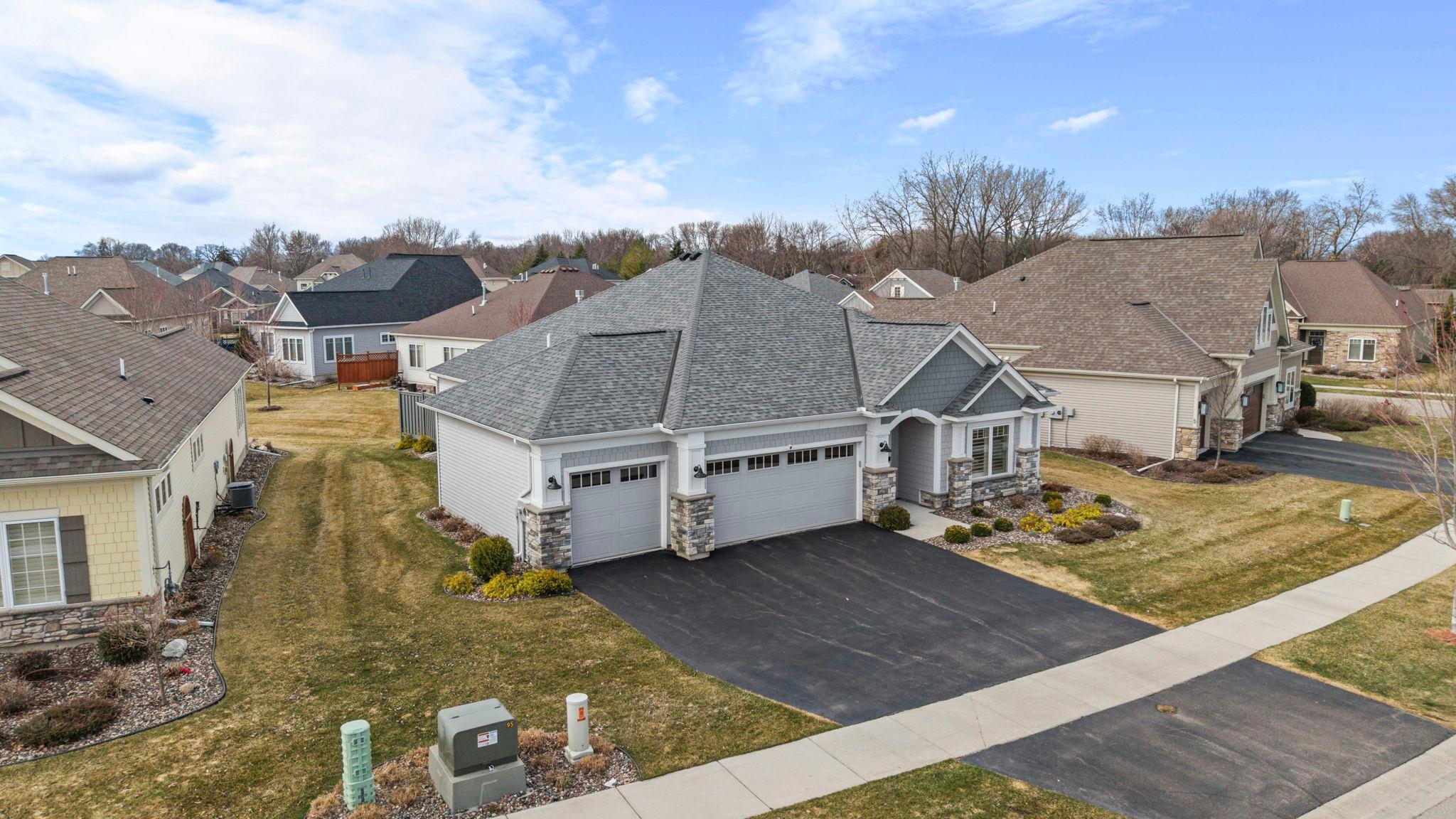 5-web-or-mls-1085 77th St-397.jpeg