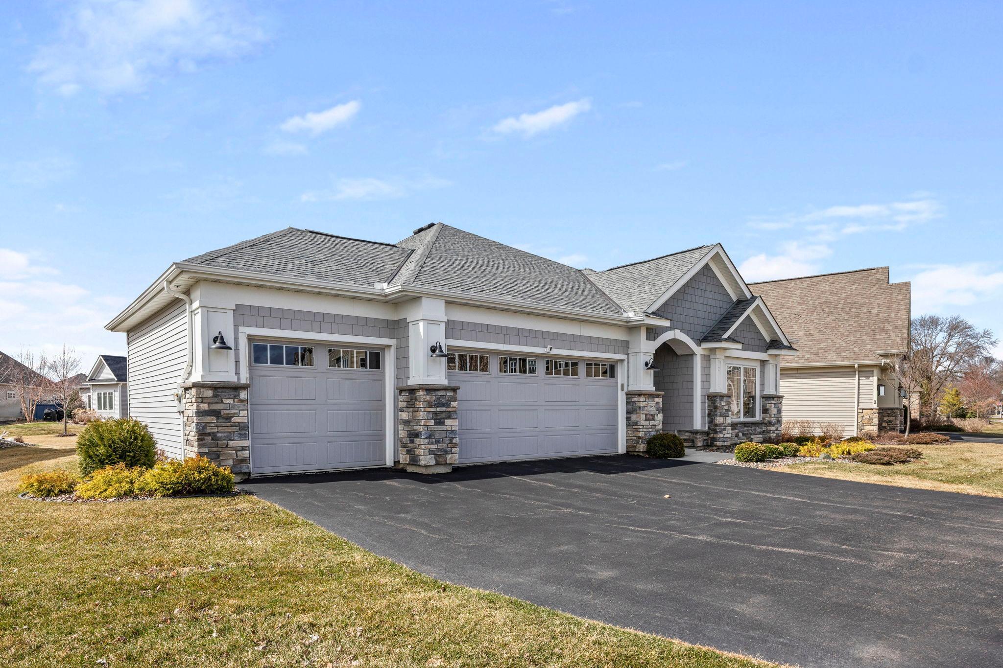 7-web-or-mls-1085 77th St-379.jpeg