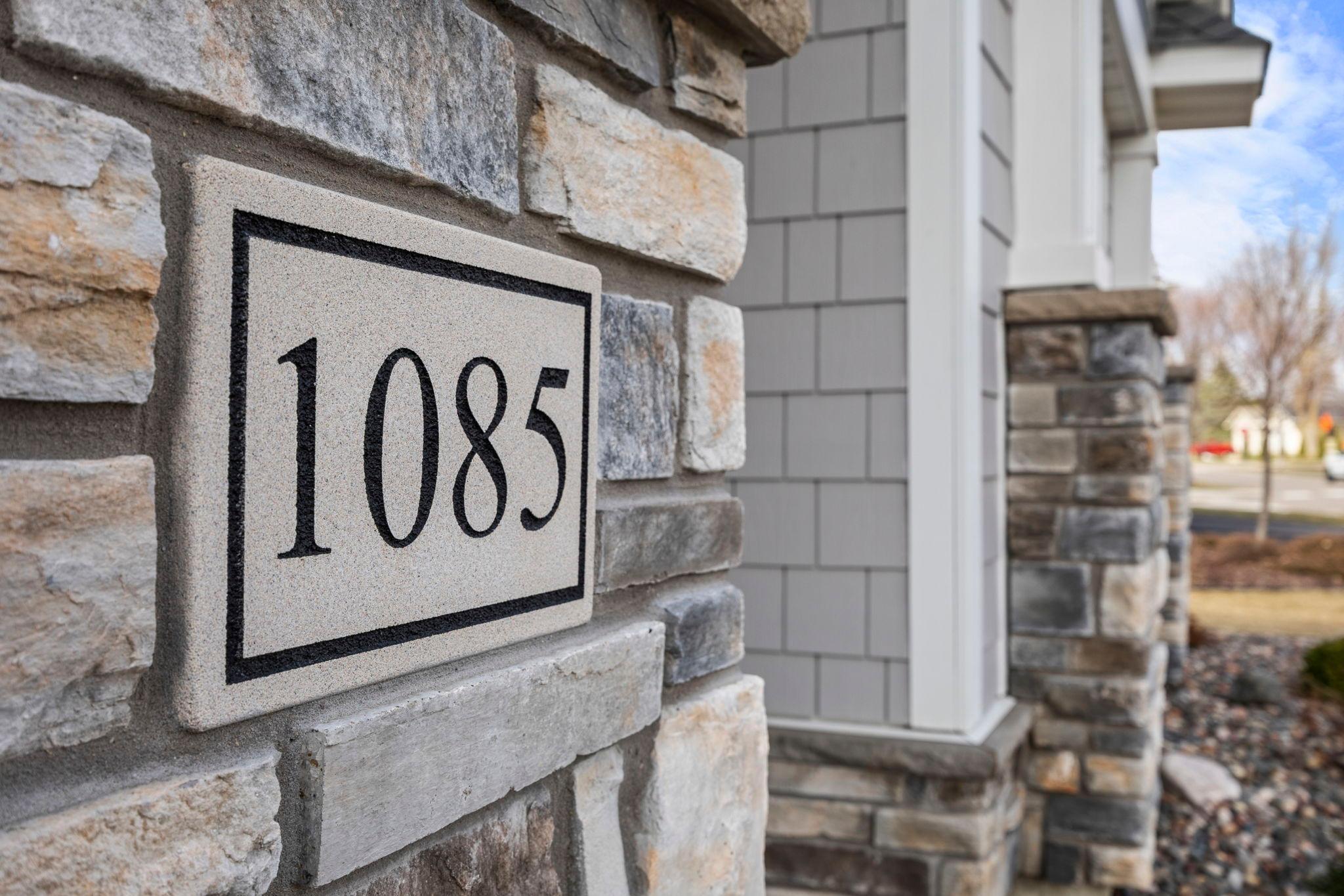 20-web-or-mls-1085 77th St-334.jpeg