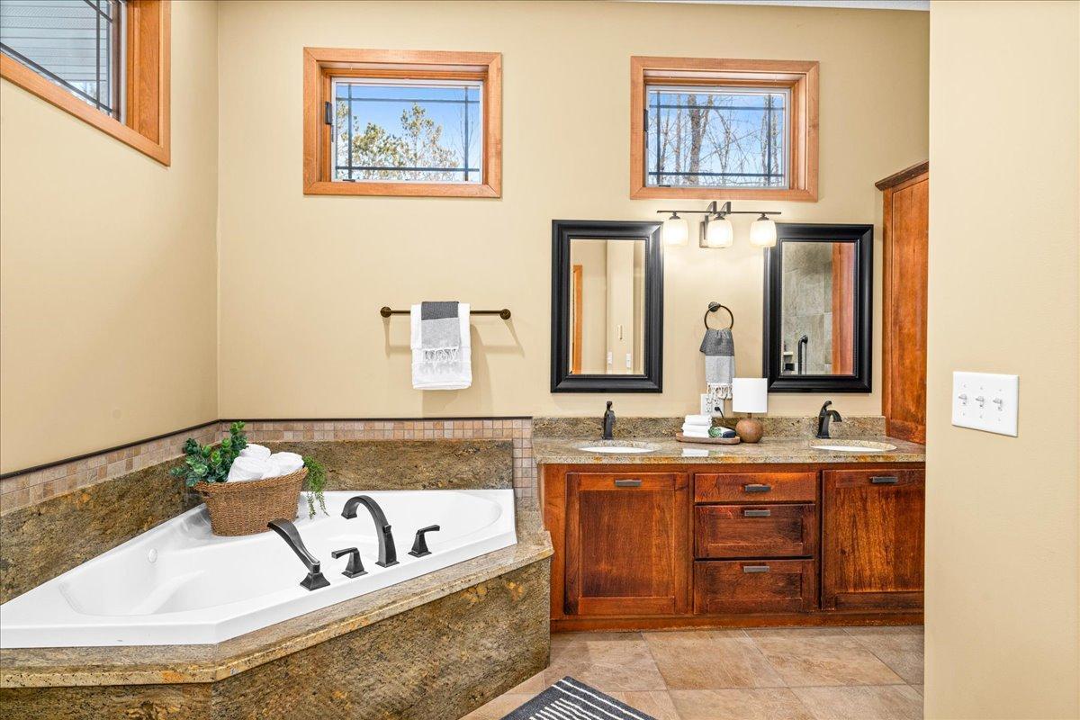 Jetted Tub and Transom lights in Primary Bath