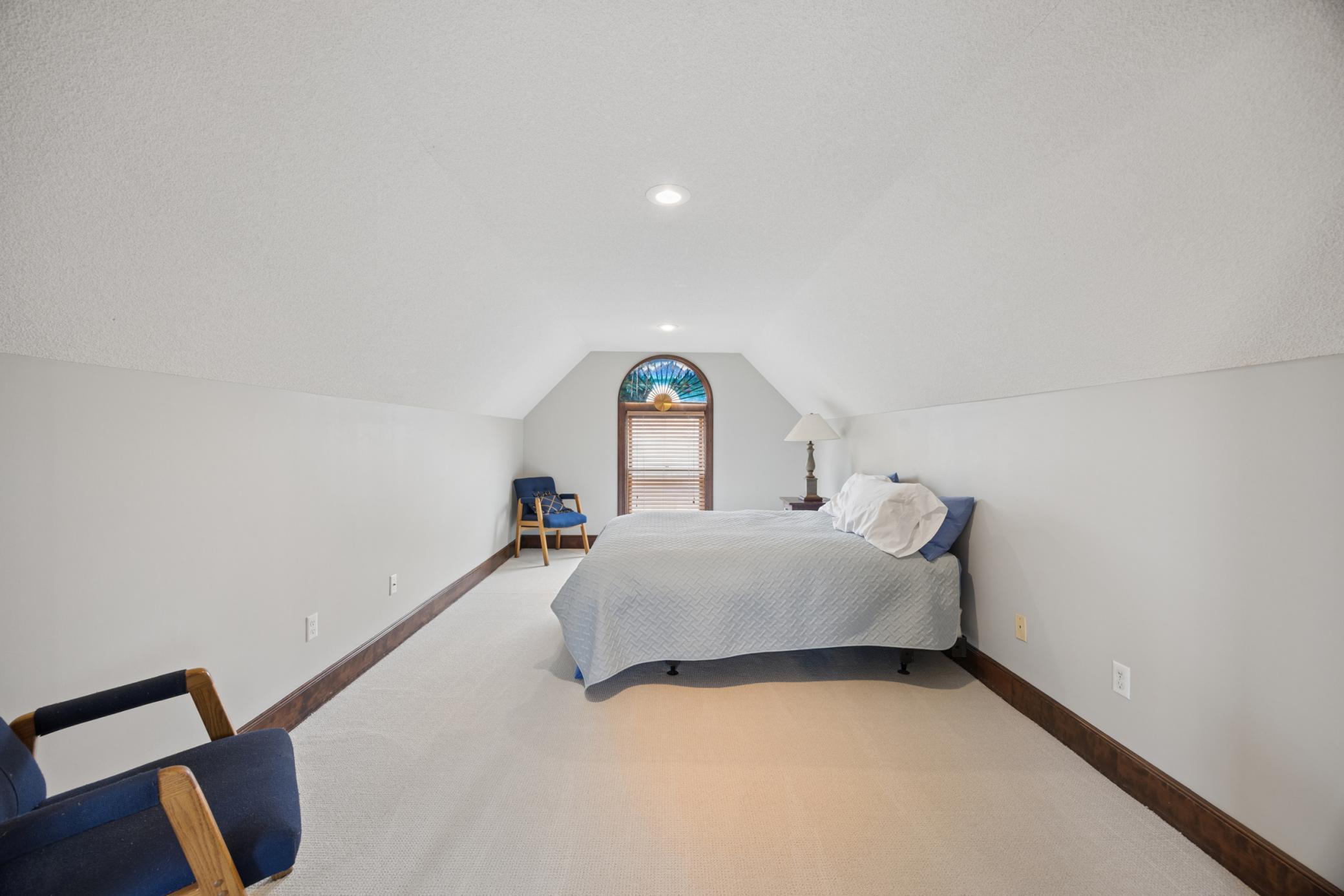 HUGE bedroom/ bonus room