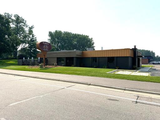 Local favorite Camy's Bar & Eatery is just minutes away â perfect for casual dining or drinks with friends.