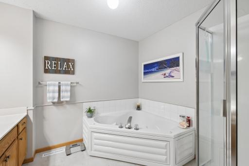 18195 Warbler Lane, Eden Prairie, MN 55346