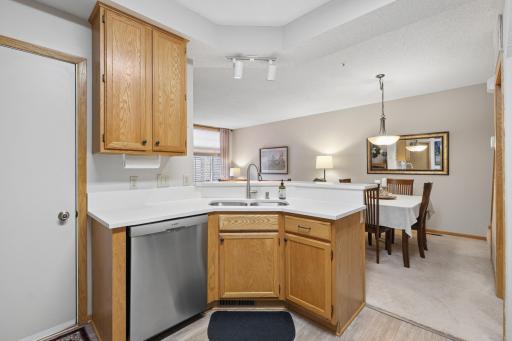 18195 Warbler Lane, Eden Prairie, MN 55346