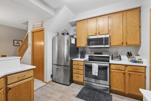 18195 Warbler Lane, Eden Prairie, MN 55346