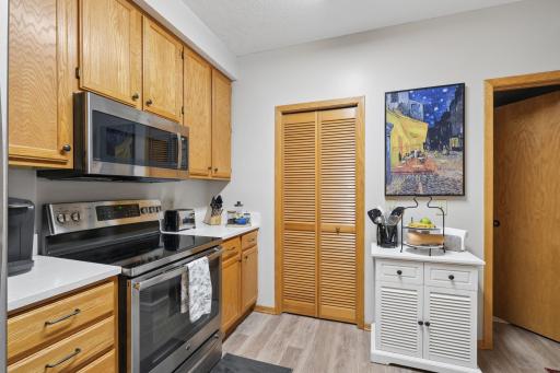 18195 Warbler Lane, Eden Prairie, MN 55346