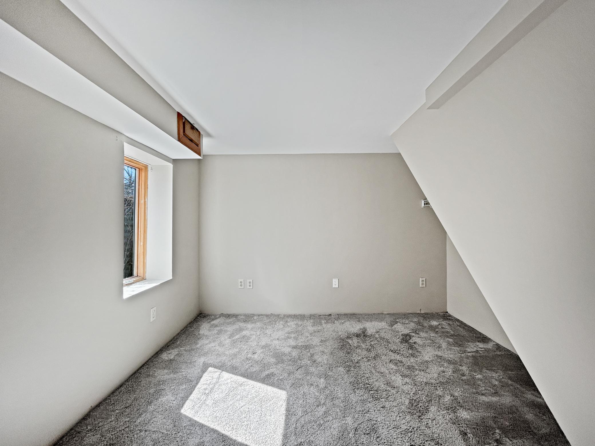 14 Lower Level S Bedroom.jpg