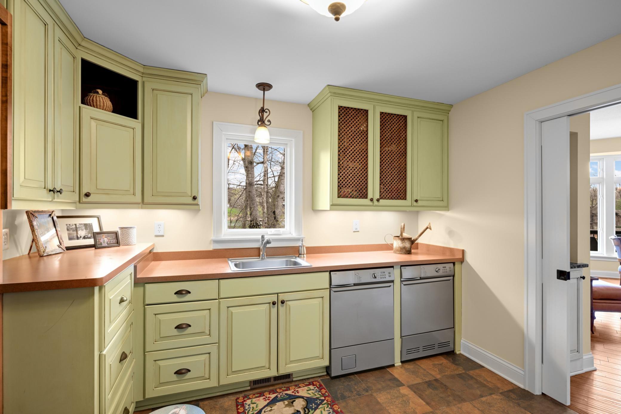 Even the laundry room looks out the the lake