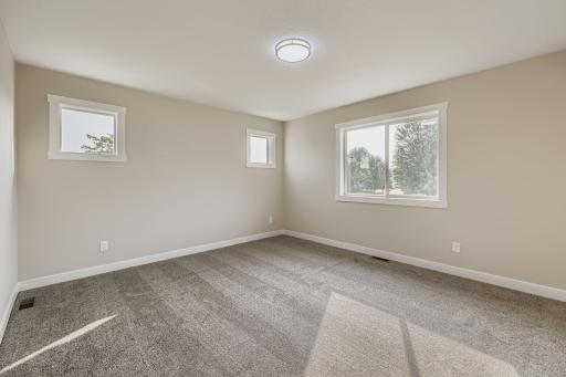 2123 Cleveland Way S, Cambridge, MN 55008