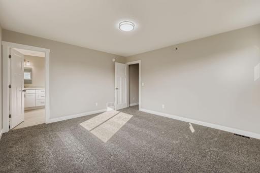 2123 Cleveland Way S, Cambridge, MN 55008