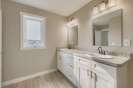 2123 Cleveland Way S, Cambridge, MN 55008