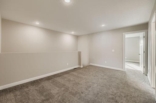 2123 Cleveland Way S, Cambridge, MN 55008