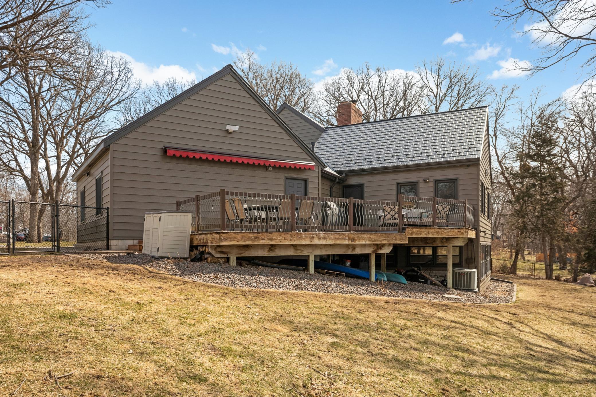 Party Deck overlooking Mississippi