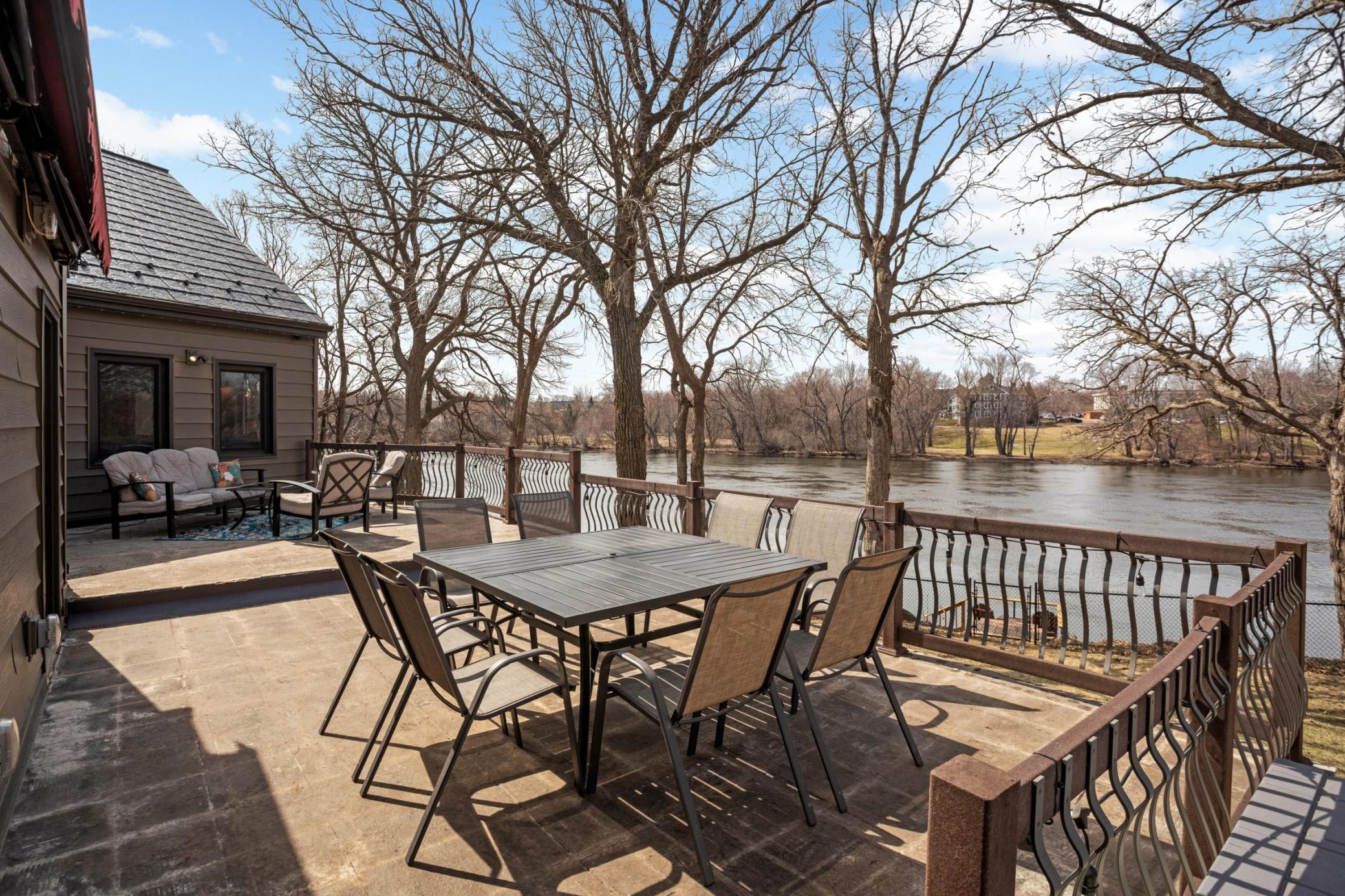 Party Deck overlooking Mississippi