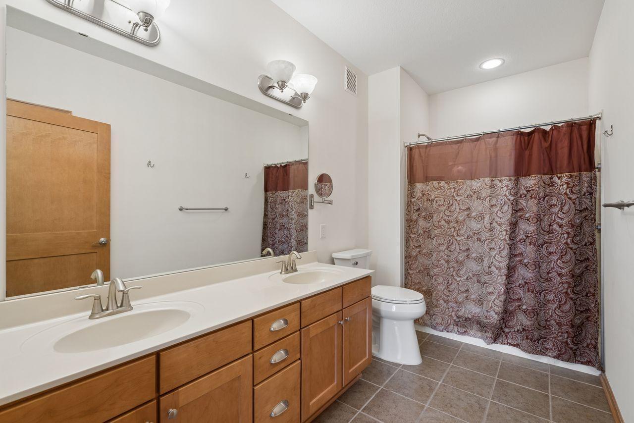Primary bath, double sinks, shower