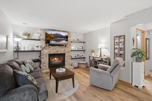 17-web-or-mls-6204_176th_St_W_Farmington_MN_023.jpg