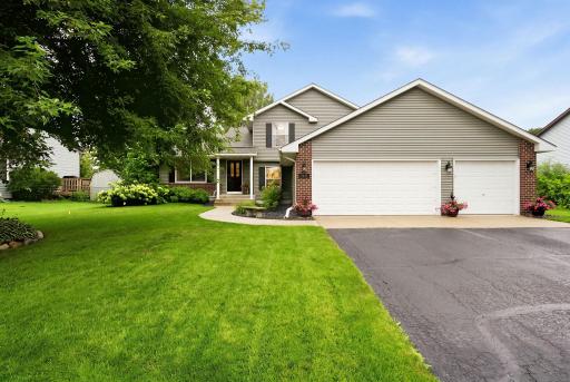 1-web-or-mls-6204_176th_St_W_Farmington_MN_001.jpg