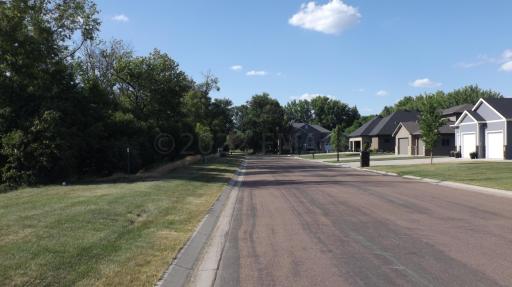 1445 OAKWOOD Court, Wahpeton, ND 58074