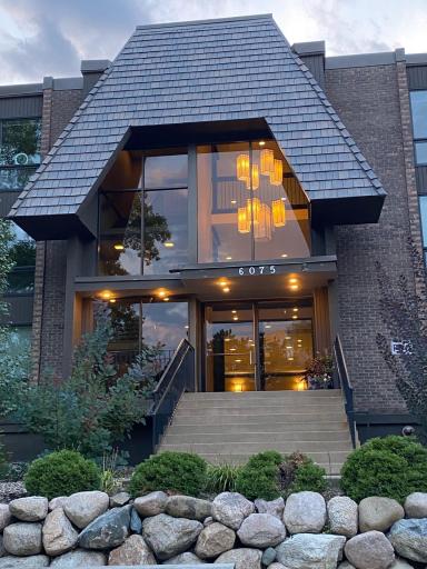 6075 Lincoln Drive, 201, Hopkins, MN 55436