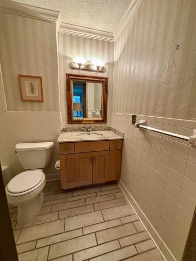 6075 Lincoln Drive, 201, Hopkins, MN 55436
