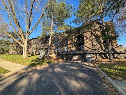 6075 Lincoln Drive, 201, Hopkins, MN 55436