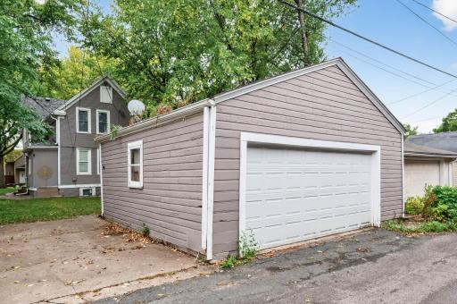 895 Rose Avenue E, Saint Paul, MN 55106
