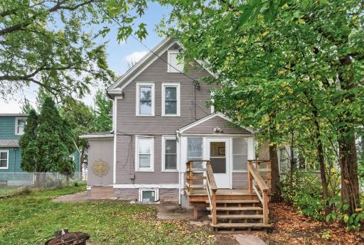 895 Rose Avenue E, Saint Paul, MN 55106