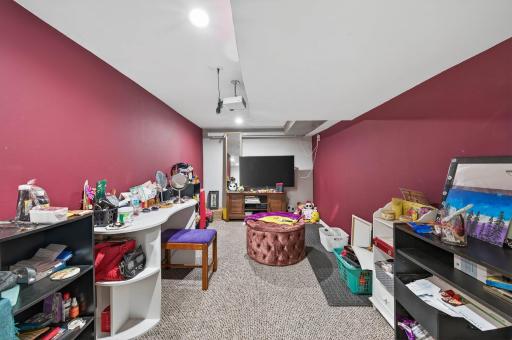895 Rose Avenue E, Saint Paul, MN 55106