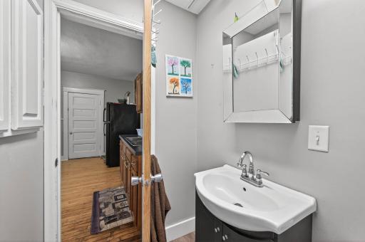 895 Rose Avenue E, Saint Paul, MN 55106
