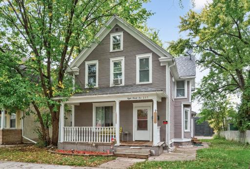 895 Rose Avenue E, Saint Paul, MN 55106