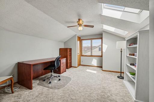 425 Maine Street S, Bayport, MN 55003
