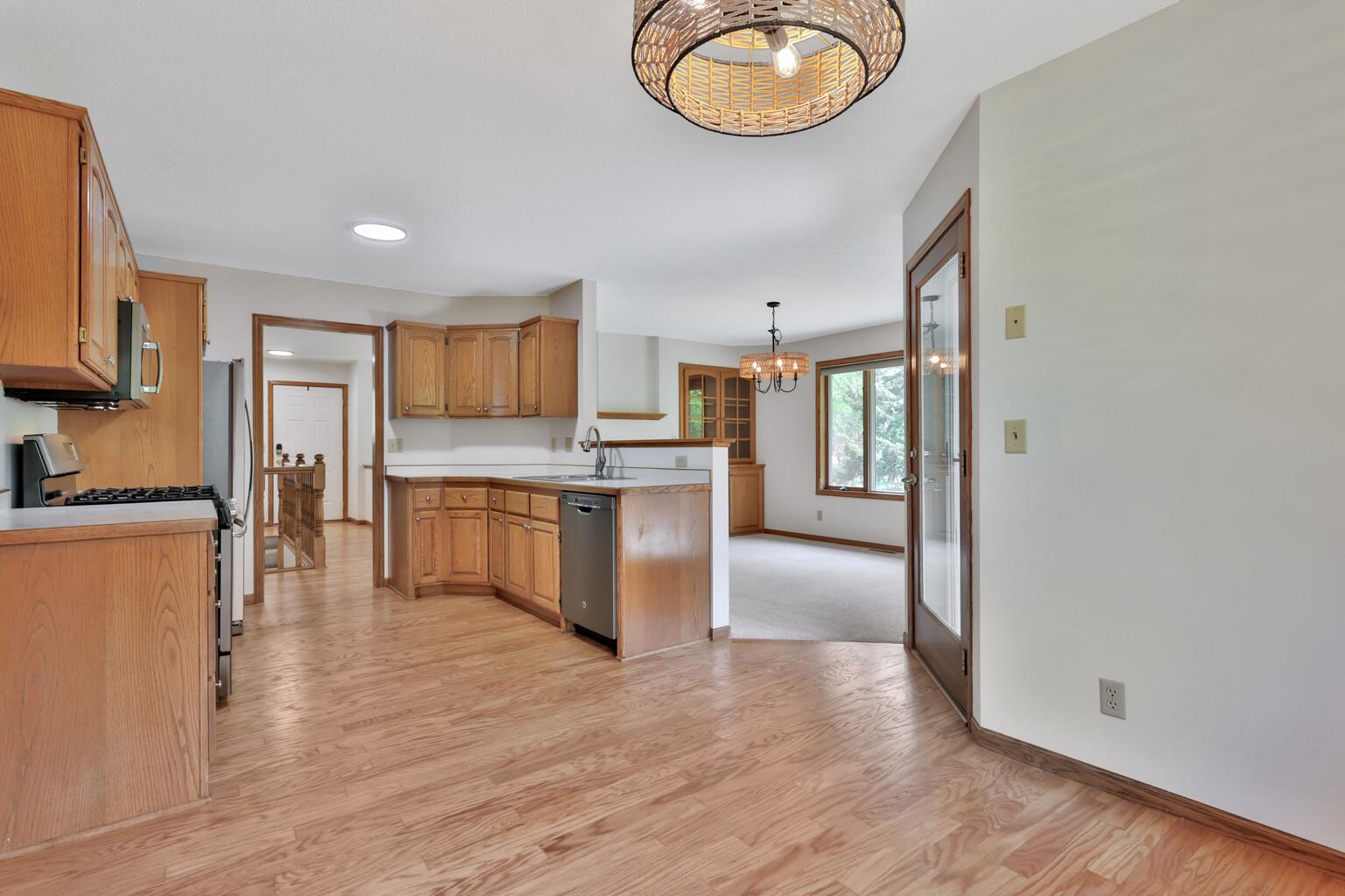 2Riverview dinette towards kitchen and dining.jpg